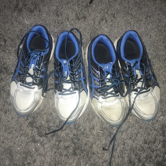 Bundle of ASICS running shoes - Picture 1 of 5